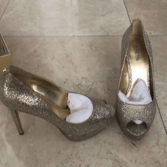 Shoes - Picture 3 of 5